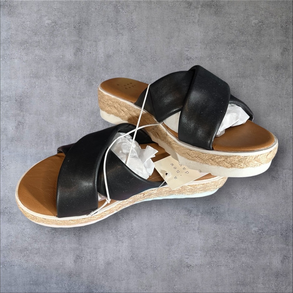 Black Heeled Memory Foam Carin Sandals with Flexible Outsole Woven look sides - Picture 3 of 12